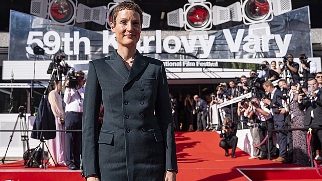 Lucembursk hereka Vicky Kriepsov na slavnostnm zahjen KVIFF, do Var si pijela pevzt Cenu prezidenta festivalu.
