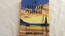 Kniha Ostrovy, lidé a stra�idla. Anglický originál The haunted islands vy�el v...