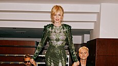 �aty, které m�ní pravidla �eské módy: A�a Geislerová zazá�ila ve Varech v rób�...