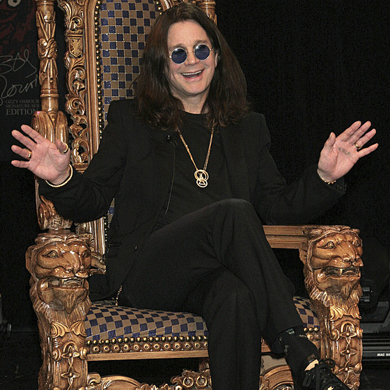 Módní odkaz temného prince. Než se Ozzy Osbourne stal ztělesněním zla,  chodil bos a v pyžamu | Názory | Lidovky.cz