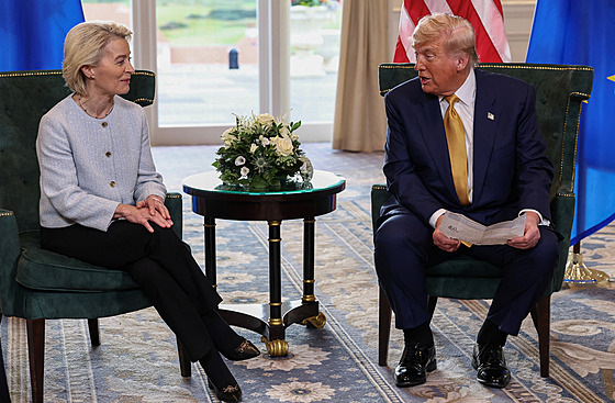 Ursula von der Leyenová a Donald Trump.