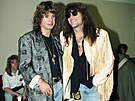 Ozzy Osbourne a Jon Bon Jovi na anglickém leti�ti Stansted, odkud pokra�ovali...