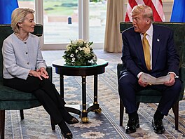 Ursula von der Leyenová a Donald Trump.