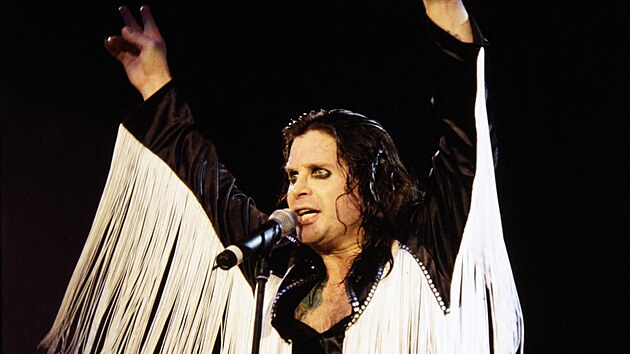 Ozzy Osbourne b�hem vystoupen� kapely Black Sabbath.