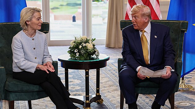 Ursula von der Leyenová a Donald Trump.