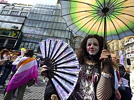 Ulicemi Prahy se vydal duhový prvod v rámci festivalu Prague Pride. (2. srpna...