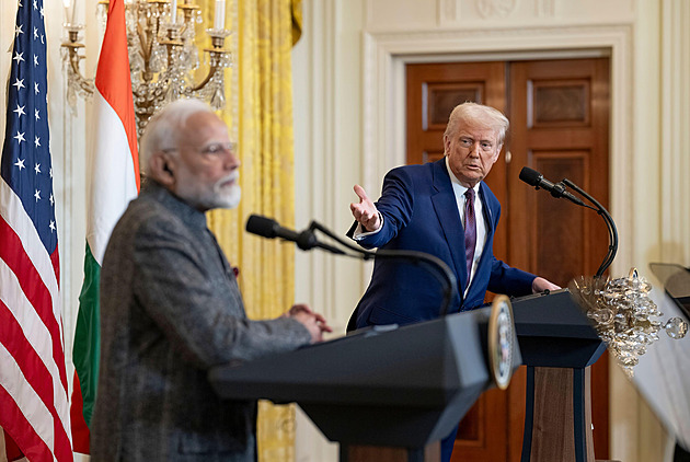 Indie se ruské ropy nezbavila navzdory Trumpovu tlaku. Krátká je i EU