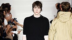 Pono�ky a sandály bývávaly riskantní spojení. Jen�e karta se obrací - co bylo d�íve výsadou �eských turist� v Chorvatsku, je nyní esem módních fashion weeku od Pa�í�e po Tokio. 