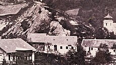Nedv�dice. Historický pohled na obec s lomem.