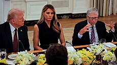 Zleva americký prezident Donald Trump, jeho man�elka Melania Trumpová a �éf...
