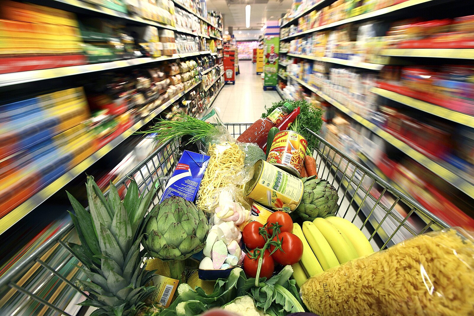 Otevírací doba 17. listopadu: Jak budou mít obchody otevřeno?