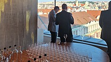 Interiéry hotelu Fairmont Golden Prague - Demartiniho lustr.
