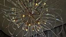 Interiéry hotelu Fairmont Golden Prague - Roubí�kovy lampy.