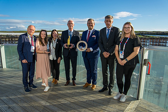 �eský pavilon byl odbornou porotou BIE ocen�n jako mimo�ádné architektonické...