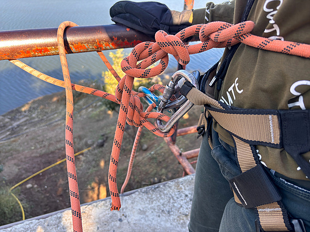 Malý, ale zauzlovaný problém. Jak vázání uzlů ukazuje, že svět prostě nedává smysl