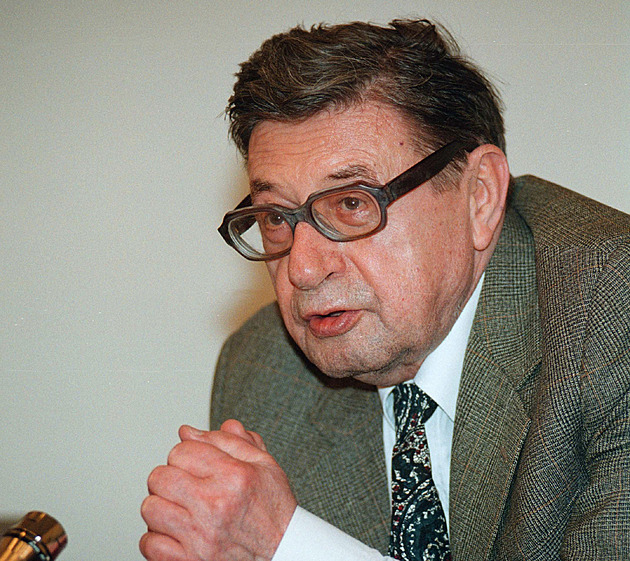 Padouch, nebo hrdina? Nikdo není jen jedno nebo jen druhé. Ani Vojtěch Zamarovský