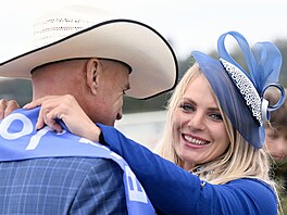 Extravagancí i elegancí se to o víkendu na Velké pardubické jen hemilo. K...