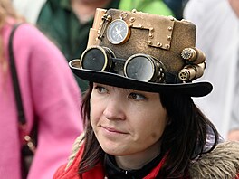 Klobouky na hlavách návtvník na letoní Velké pardubické, 12. íjna 2025.