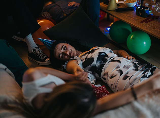 Rozesmívající plyn. Na sociálních sítích frčí nebezpečný trend, ve Švédsku už zakročili