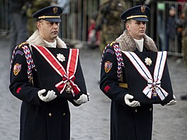 Hradní strá� nese �ád T. G. Masaryka s �ádem Bílého lva.