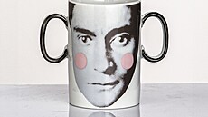 �U�atý� hrnek Franz Kafka vyrobený vloni, který si vybrala re�isérka Agnieszka...