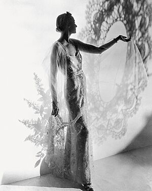 La diseñadora Sophia Coppola celebra la casa de moda francesa Chanel con un nuevo libro