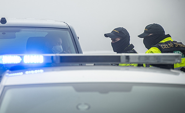 Dva příklady ze života. Ani 36 let od převratu se stát nenaučil chovat slušně