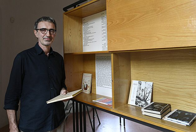 Udělej něco pro stát: nesplachuj! Spisovatel Šerý si střílí z veřejných institucí a ambiciózních nemakačenků