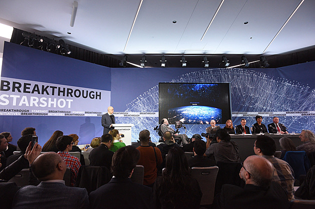 Ke hvězdám možná doletíme. Co by tam ale sonda velikosti známky měla zjišťovat?