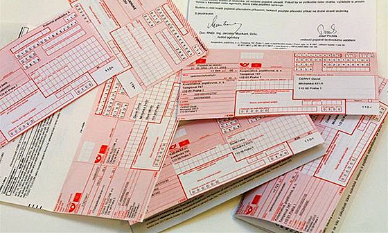 Slo�enky, ú�ty, doklady - ilustra�ní foto.