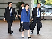 Japonská premiérka Sanae Takaiiová pichází do úadu premiéra v Tokiu. (7....