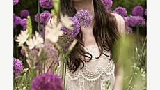 Mary McCartney fotila ve volném cyklu tane�nice z Crazy Horse