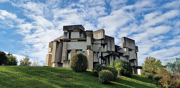 Kostel, anebo socha? Ve Vídni stojí jedna z nejpozoruhodnějších moderních budov