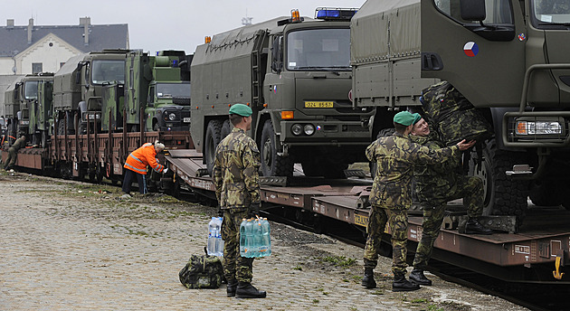 Zapomeňte na tanky. Evropa potřebuje pro válku s Ruskem železnici k Baltu