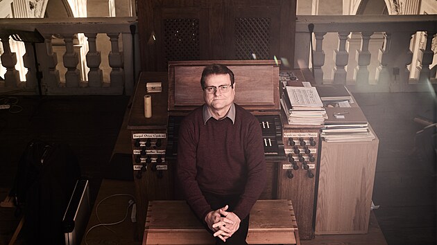Pavel �erný vyu�uje hru na varhany, v�nuje se také ochran� historických varhan...