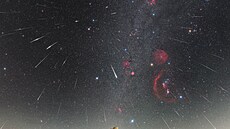 Autor fotografií: Mgr. Petr Horálek, Fyzikální ústav v Opav�. Meteorický roj...