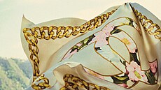 V kolekci Chanel Cruise 2025/26 nechyb�jí ani �átky, jejich� vzory jsou...