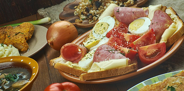 Co připravit na Silvestra? Chlebíčky, punč i legendární české míchané nápoje