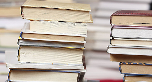 Kniha roku: co doporučují k četbě expremiér Fiala, ekonom Sedláček či psychiatr Honzák