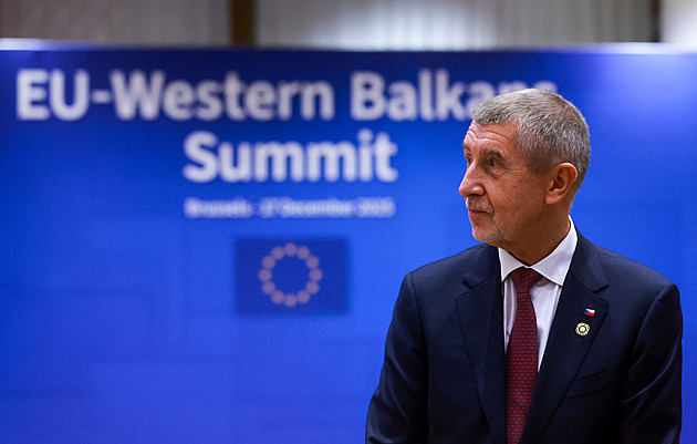 Babiš a rána „válečným štváčům“. Česko se hlásí k zemím, jimž Moskva upírá plné členství v NATO