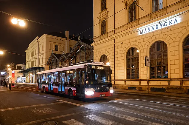 Silvestrovská noc v Praze: Metro až do dvou, noční spoje po čtvrthodině