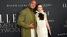 Dwayne Johnson a Emily Blunt na oslav� Elle Women in Hollywood v hotelu Four...