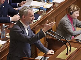 St�ede�ní sn�movní jednání o d�v��e vlád�. Na snímku je �éf Pirát� Zden�k H�ib,...