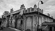 Ve fázi rozpadu. Areál ledáren na branickém b�ehu Vltavy navrhl architekt Josef...