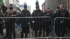 Slavnostní vyvezení posledního vozíku �erného uhlí. D�l �SM - Sever, Stonava,...