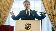 P�edseda Senátu Milo� Vystr�il.