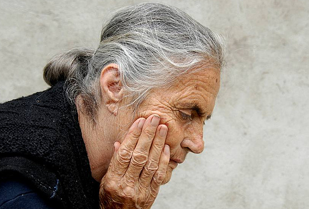 Vdovský a vdovecký důchod. Jak si zařídit pozůstalostní penzi a jak je vysoká?