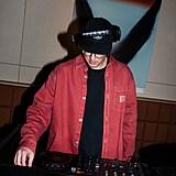 Ve�er pln� chut�, v�n� a hudby