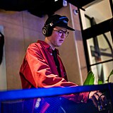 Ve�er pln� chut�, v�n� a hudby