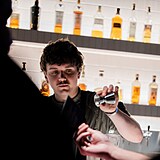 Ve�er pln� chut�, v�n� a hudby